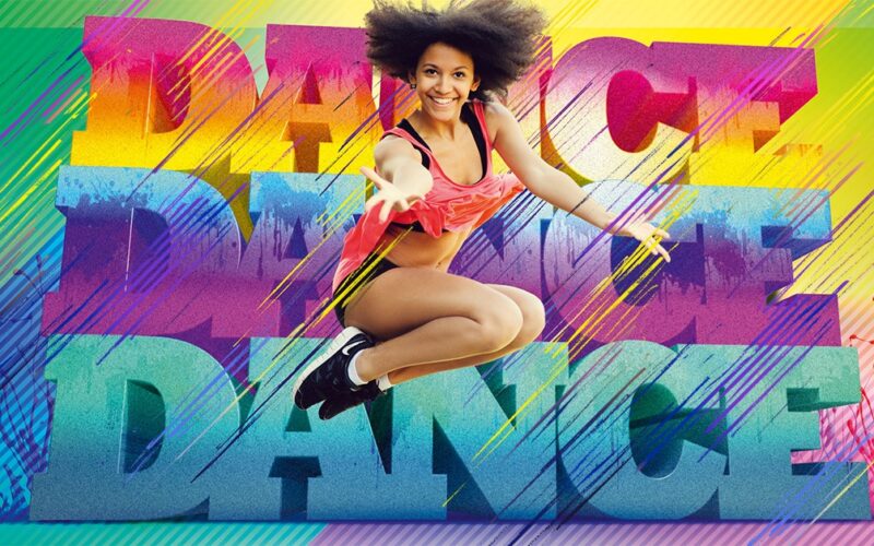 Eine Frau in Sportkleidung springt energisch vor dem farbenfrohen, fettgedruckten Text „DANCE“, der dreimal vor einem lebendigen Hintergrund mit Farbverlauf wiederholt wird.
