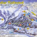 Loipenplan des Skigebiets Kellerjoch mit Pisten, Liften, Symbolen für Einrichtungen, Parkplätzen und Höhenunterschieden von 545 bis 1.887 m, mit der Stadt Schwaz am Fuße.