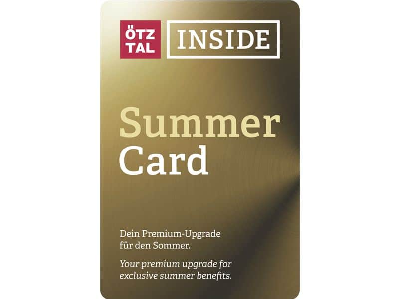 Eine goldene Ötztal Inside Summer Card mit deutschem und englischem Text, der für Premium-Sommer-Upgrades und exklusive Vorteile wirbt.
